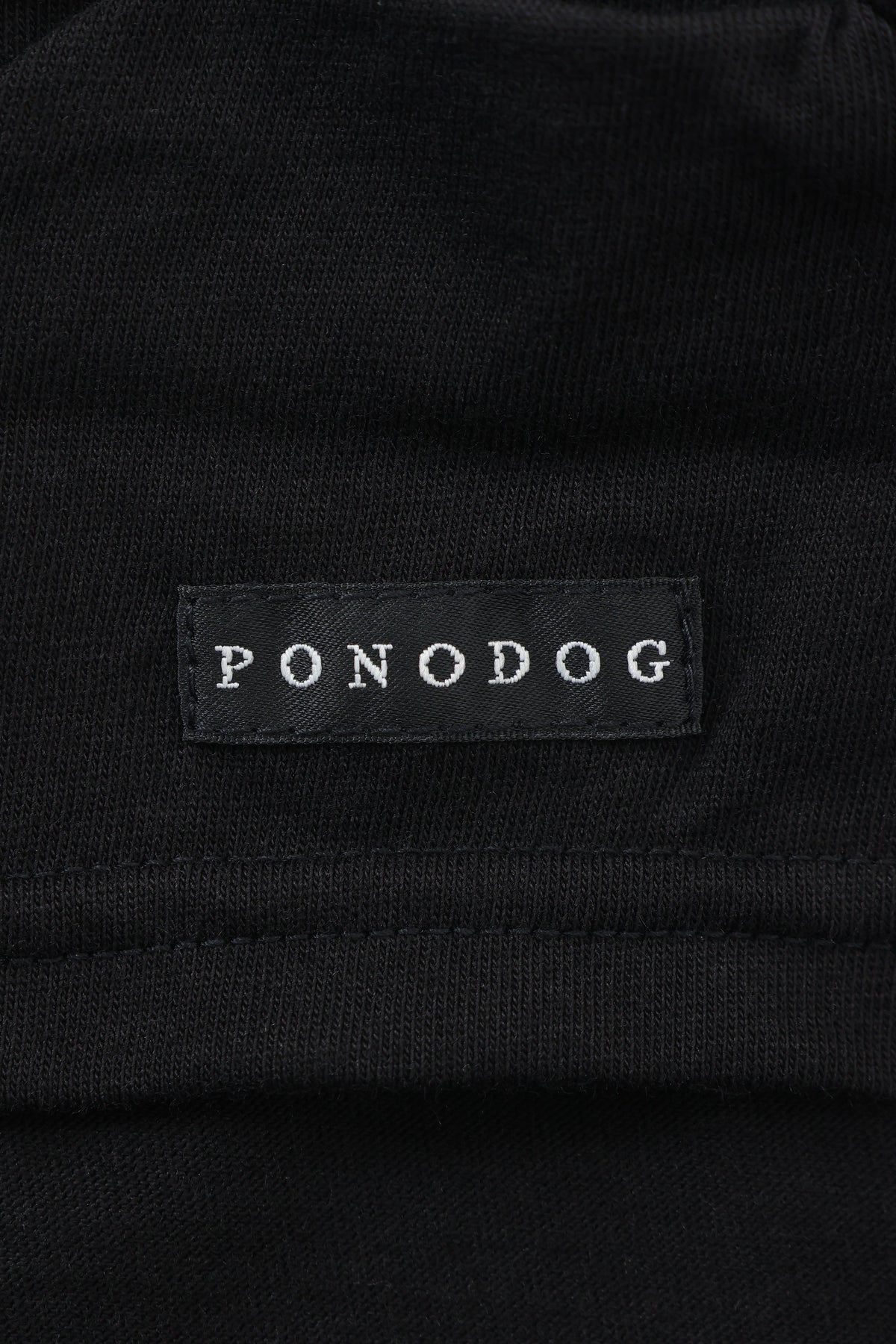 PONODOG Aegean Organic Cotton Tee ブラック｜ブランドタグと縫製ディテール