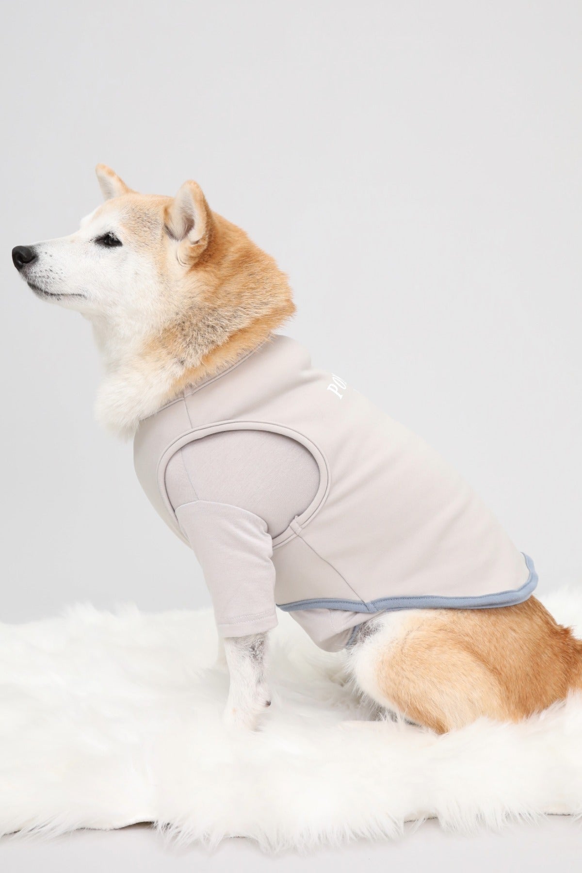 PONODOG Warm Logo Tee ライトグレー｜シンプルな日本製犬服・伸縮性のある吸湿発熱素材の犬用Tシャツ