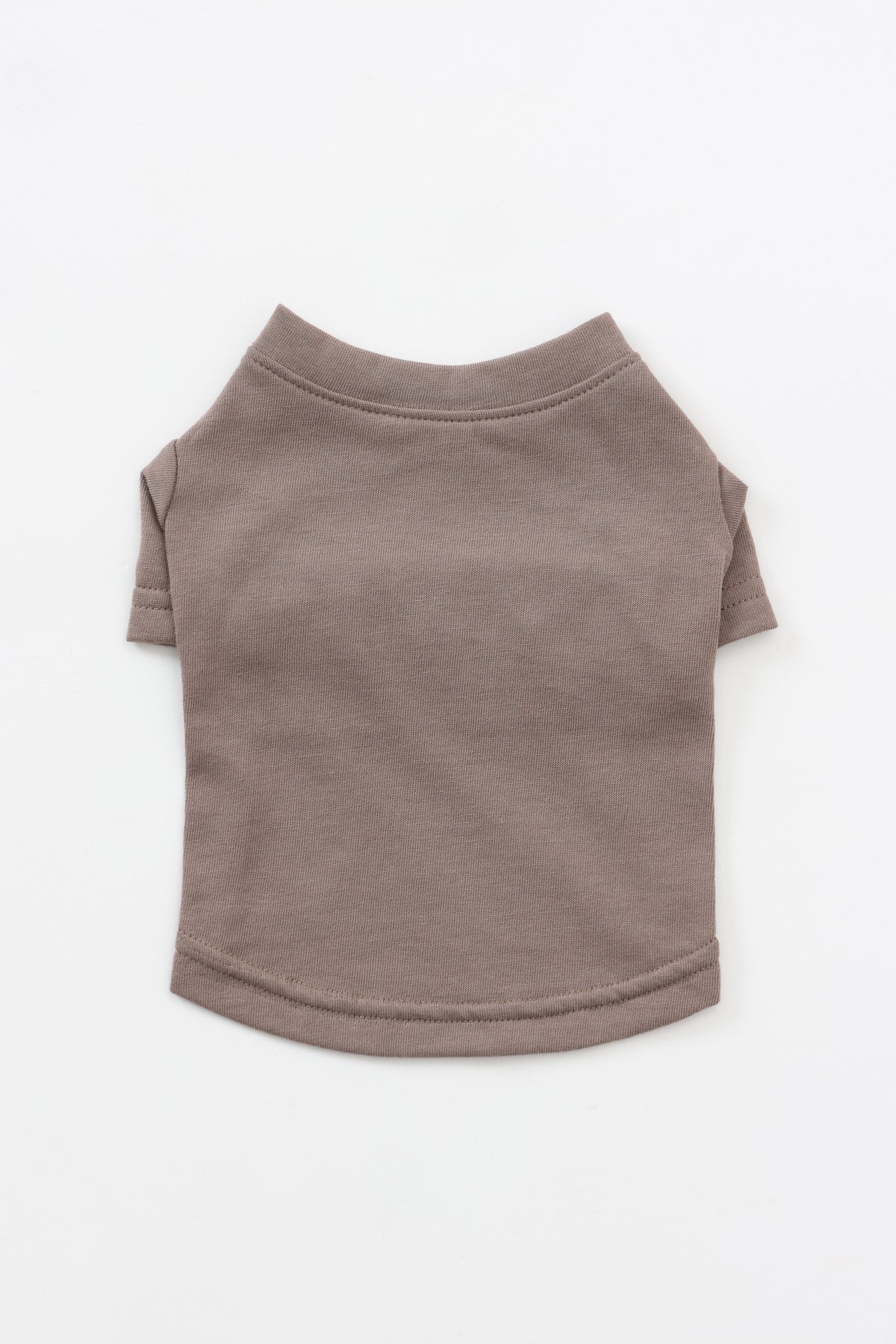 PONODOGの日本製犬服「Aegean Organic Cotton Tee」。トルコ産エーゲオーガニックコットン100％のやわらかな天竺素材を使用した犬用Tシャツ。広めの首まわりと適度にゆとりのあるシルエット。カラーはBlackとGreige、サイズはSS〜L。