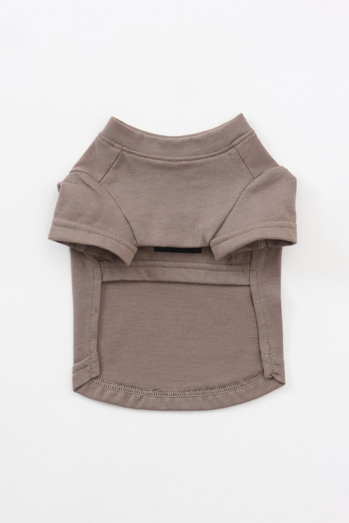 PONODOGの日本製犬服「Aegean Organic Cotton Tee」。トルコ産エーゲオーガニックコットン100％のやわらかな天竺素材を使用した犬用Tシャツ。広めの首まわりと適度にゆとりのあるシルエット。カラーはBlackとGreige、サイズはSS〜L。