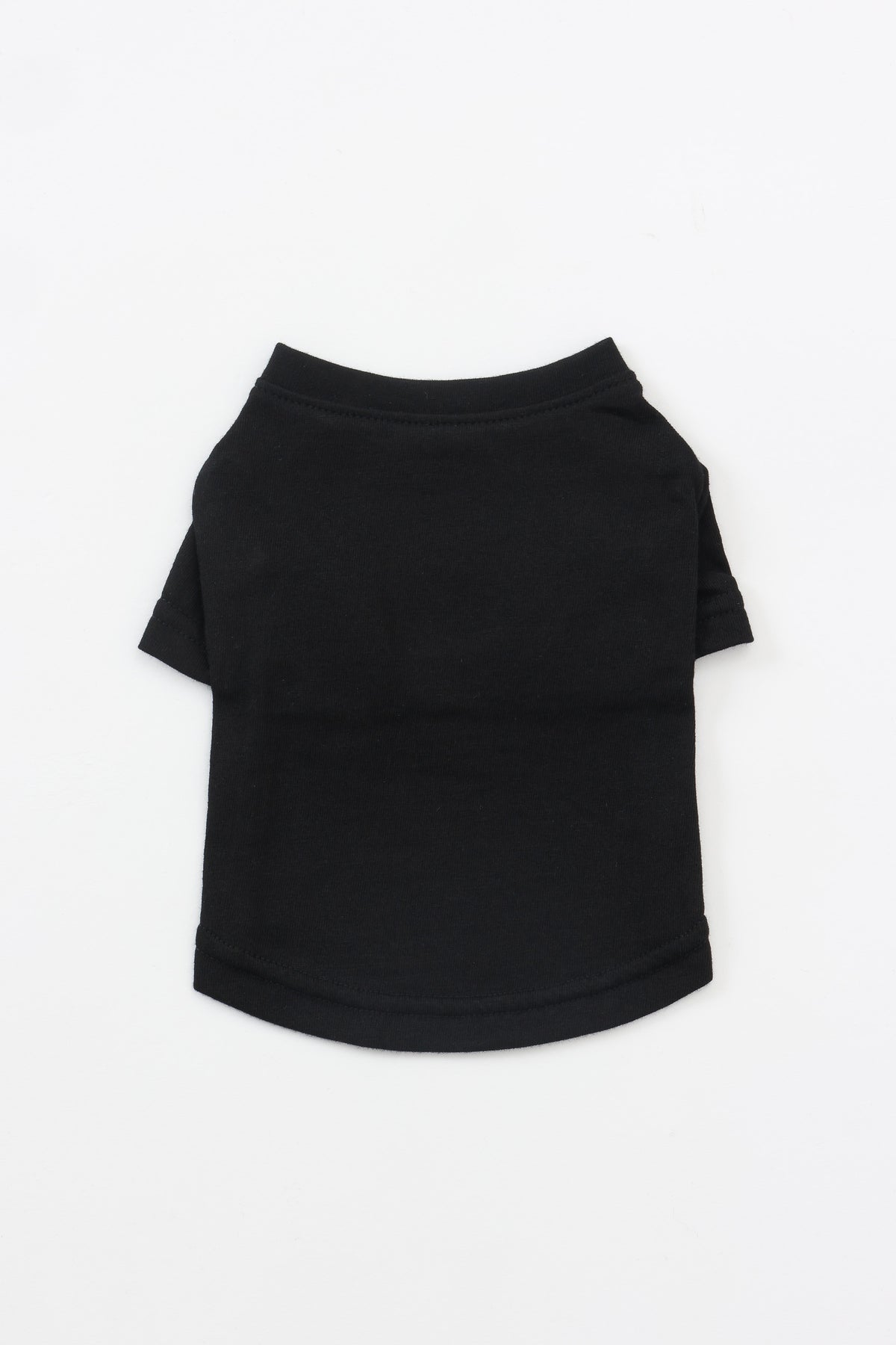 PONODOGの日本製犬服「Aegean Organic Cotton Tee」。トルコ産エーゲオーガニックコットン100％のやわらかな天竺素材を使用した犬用Tシャツ。広めの首まわりと適度にゆとりのあるシルエット。カラーはBlackとGreige、サイズはSS〜L。