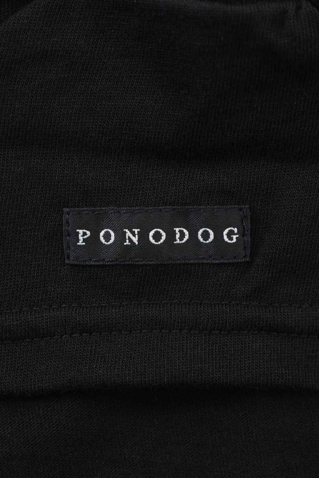 PONODOG Aegean Organic Cotton Tee ブラック｜ブランドタグと縫製ディテール