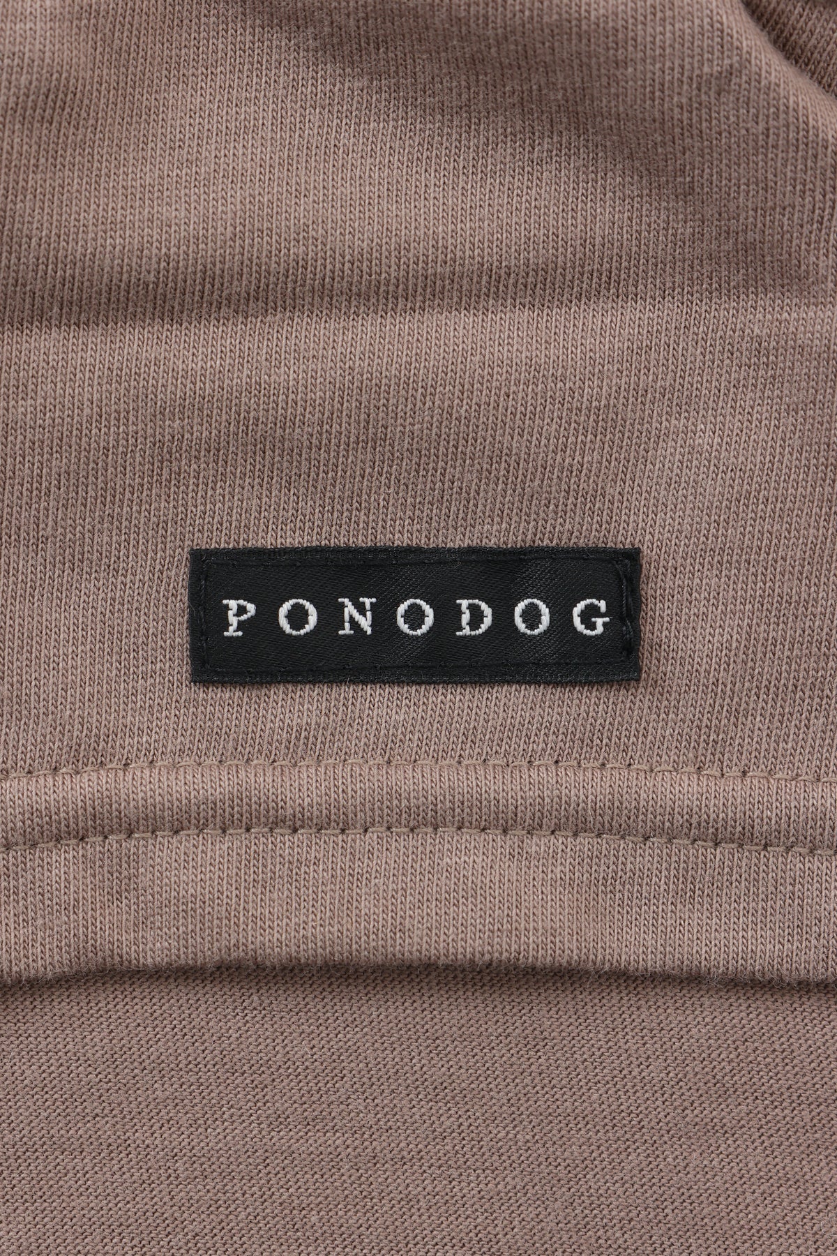 PONODOG Aegean Organic Cotton Tee グレージュ｜ブランドタグと縫製ディテール