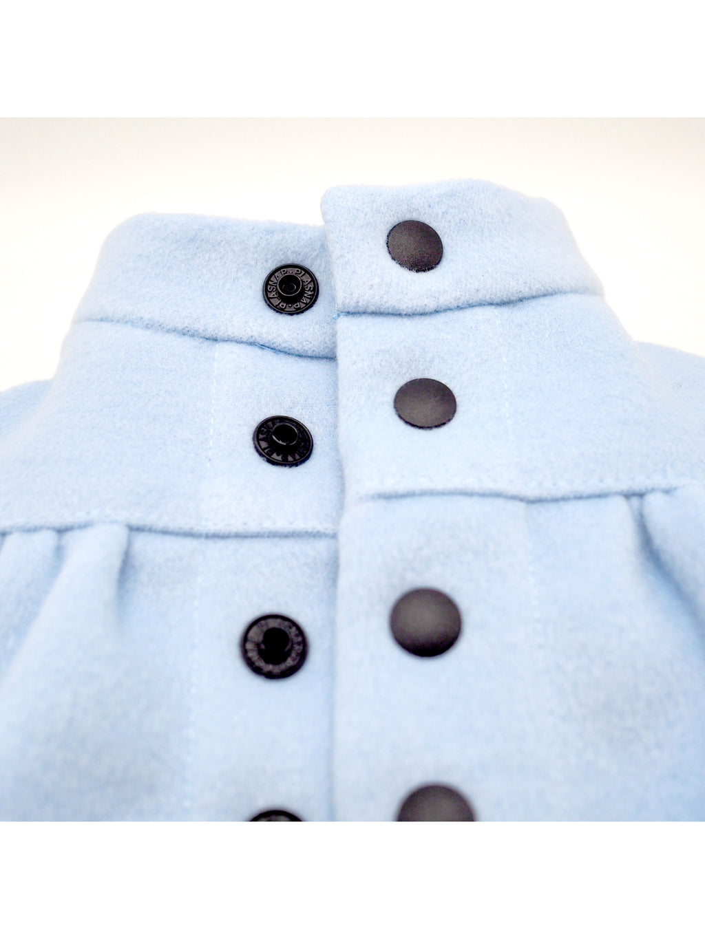 PONODOG Flare Coat ライトブルー｜背中ボタンで着せやすい犬服・フレアコート